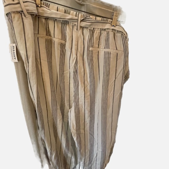 NWT Old Navy, high waisted linen blend cropped wide leg pants.  XXL - Picture 2 of 5